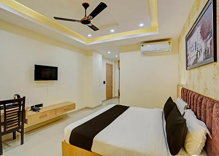Hotel Green Tarkk Plaza Near Igi Airport