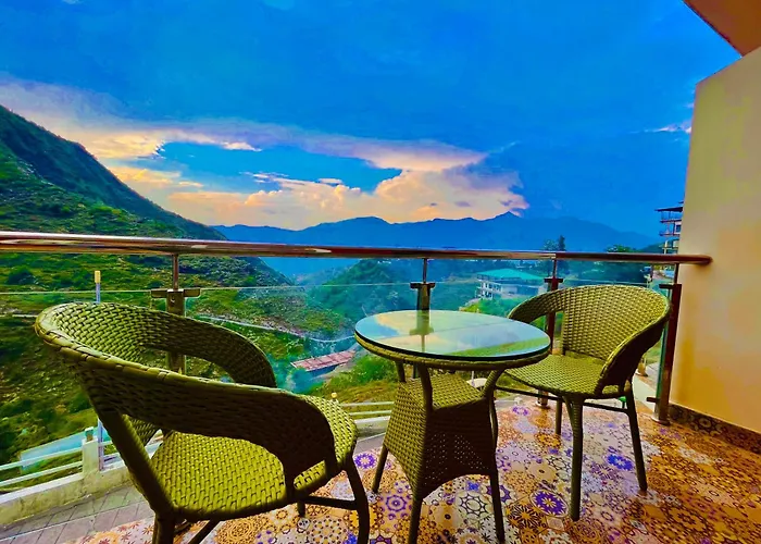 Hotel Kempty Emerald - Nested In Nature'S Lap