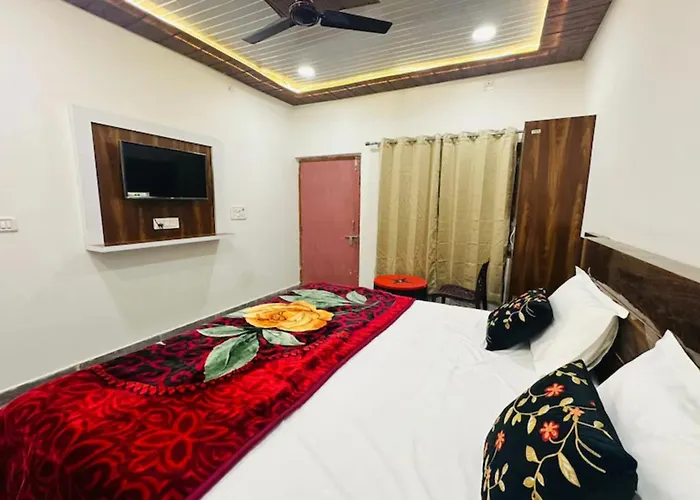 Goroomgo Hotel Nirmala Palace Ayodhya Near Shri Ram Janmabhoomi And Hanuman Garhi - Railway Station - Restaurant & Parking Facilities - Prime Location With Luxury And Spacious Room - Book Now