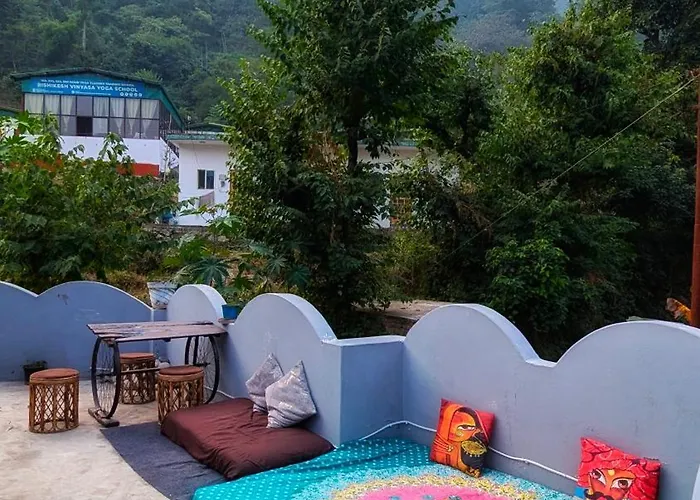 Hobbit House Hostel