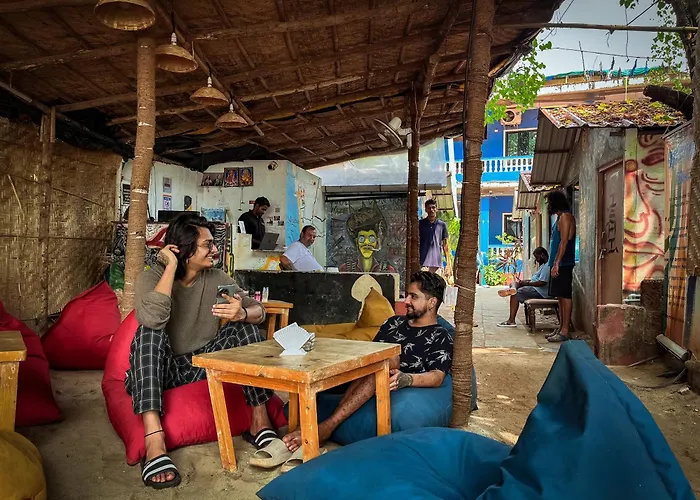 12 Monks - Beachfront Hostel