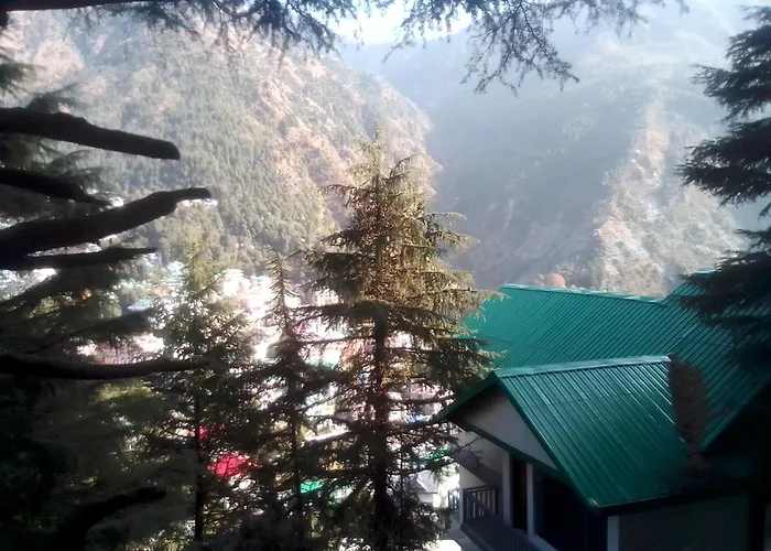 Himalayan Triund Mountain Trekkers And Waterfalls View Homestay