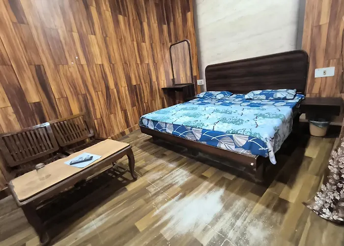 Hotel Jogi Guest House #####Family Hotel #Rooms Ac And Non Ac #Hot Water #Wifi #Power Backup #Lift #24 Hour Check-In-Out Time #900Meter From Golden Temple #500Meter From Railway Station Junction & Bus Stand #30Km From Wagha Border Attari