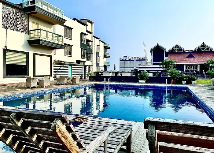 Gr Palace, In Front Of Sea-Beach With Breakfast, Swimming-Pool, Fully Air-Conditioned, Hotel With Parking Availability Puri