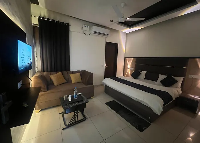 The Wellawing - Ferozepur Road - In Budget Smart Hotel For Families, Corporates, Couples, Solo Travelers