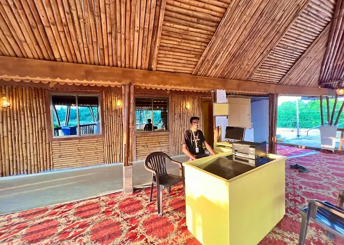 La Pahi Palace- Banquet And Resort