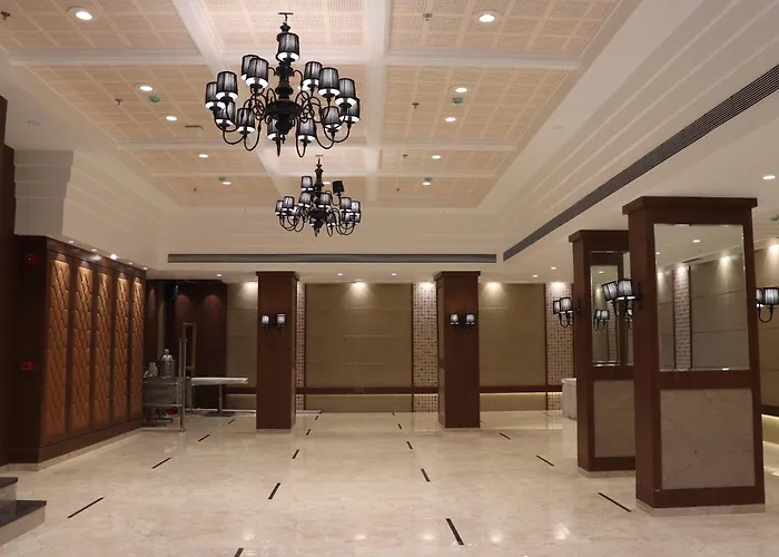 Hotel Golden Nest Thane