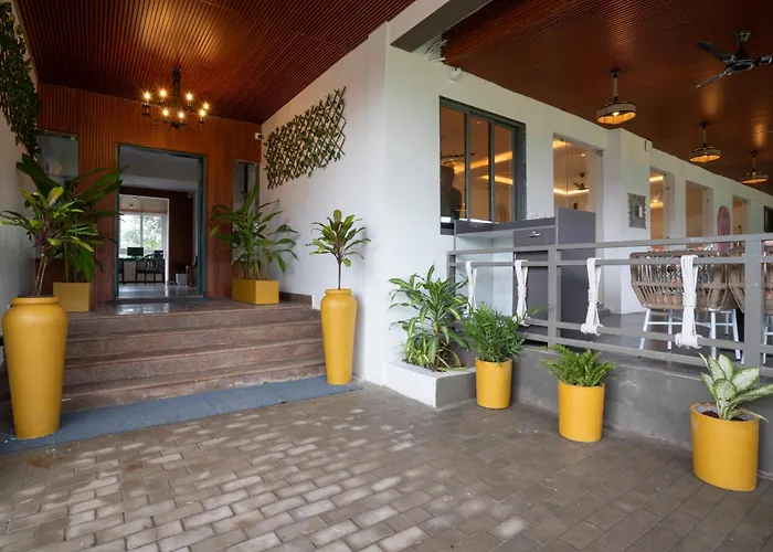 Stone Wood Hotel Amboli