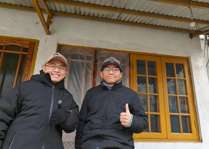 Reshi Guest House