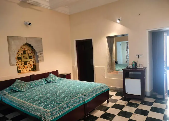 Phool Mahal Palace