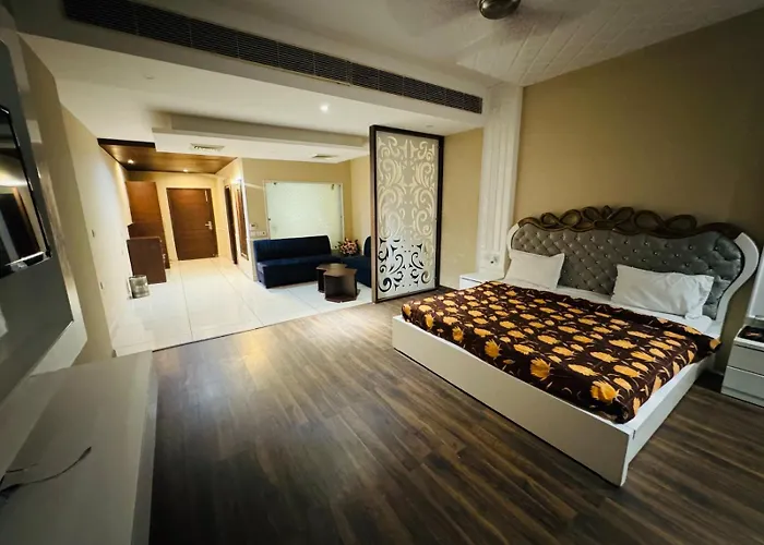 The Pearl Hotel Sirsa
