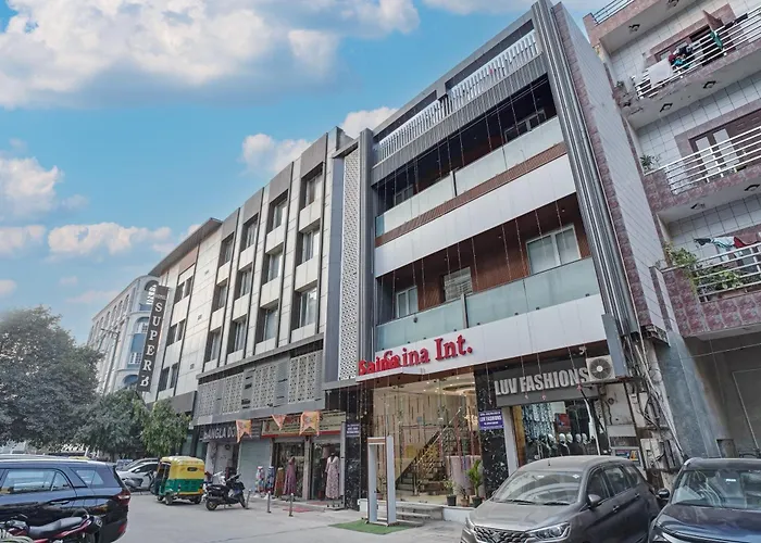 Hotel Saina International Near Connaught Place
