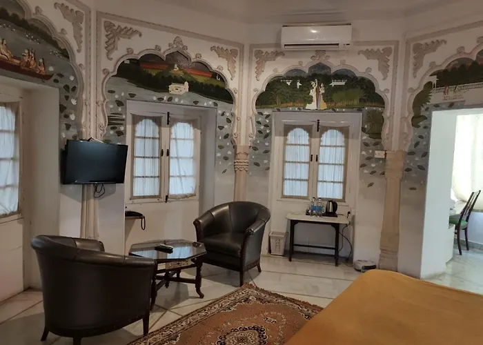 Phool Mahal Palace
