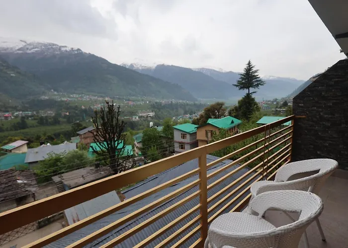 Calux Golden Woods Manali Hotel