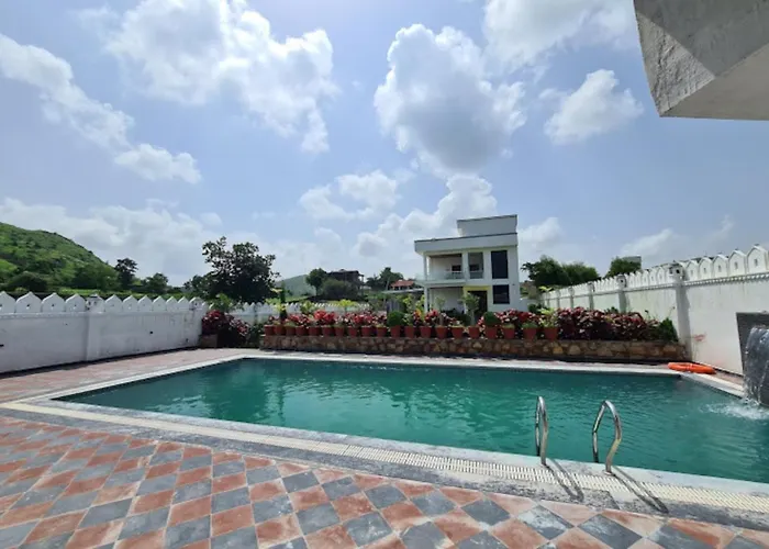 Rooms At Aravali Rani Villa