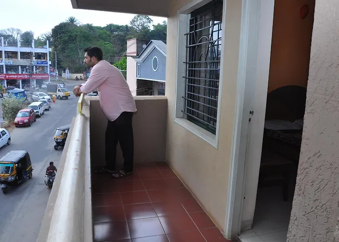 Vinayaka Deluxe Lodge