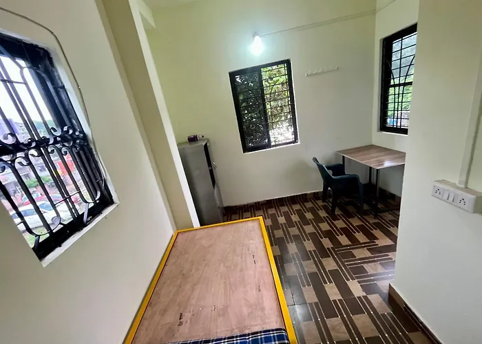 Beds & Boys Hostel