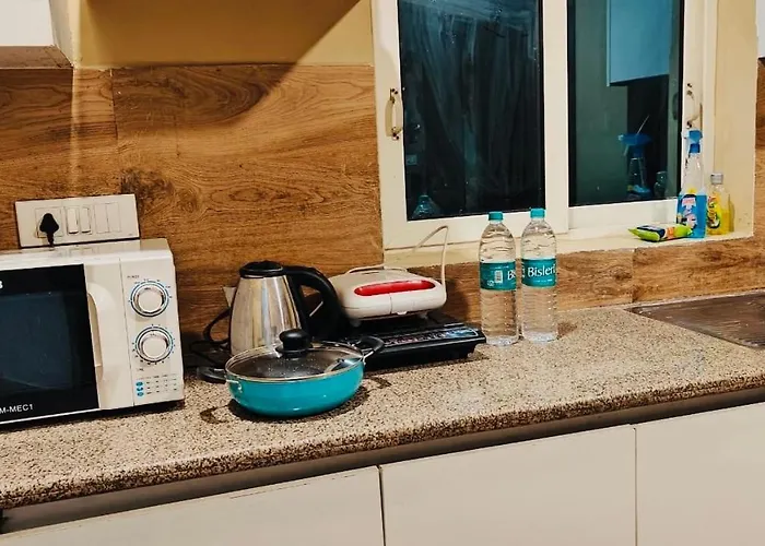 1 Bhk Studio Apartment, Cozy Cubby Homestay - Noida Sector 168