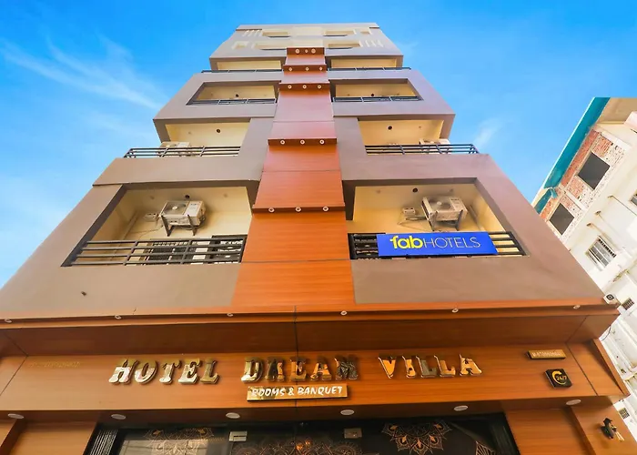 Fabhotel Dream Palace