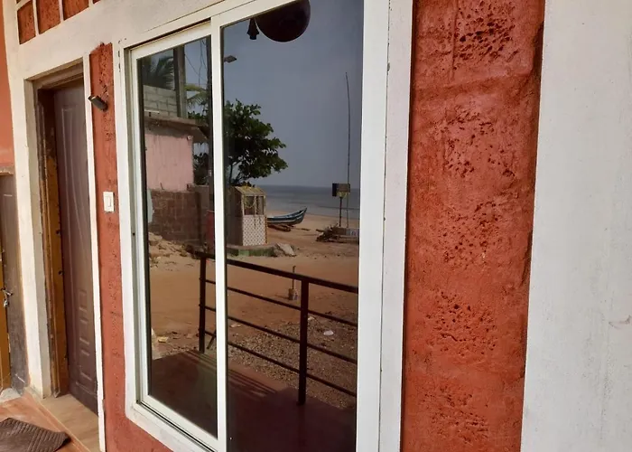 Aisiri Comforts Beach Stay And Cafe