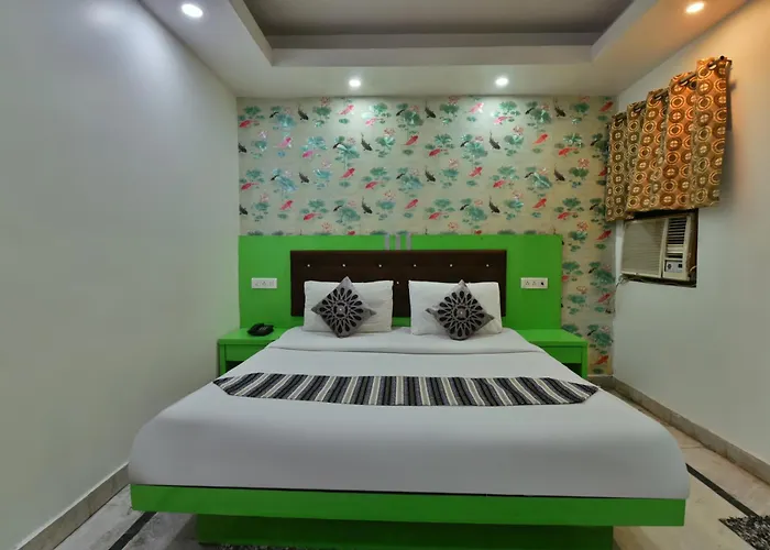 Hotel Noida International - Opposite Mercedes Showroom Noida Sector 11