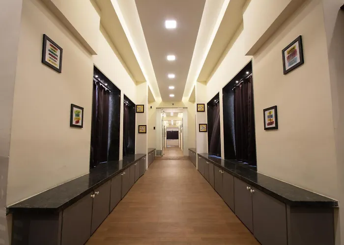 Hostells - Backpacker Hostel Near Pune Station