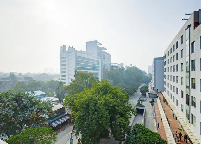 Limewood Stay Premium Studios - Near Sector 29