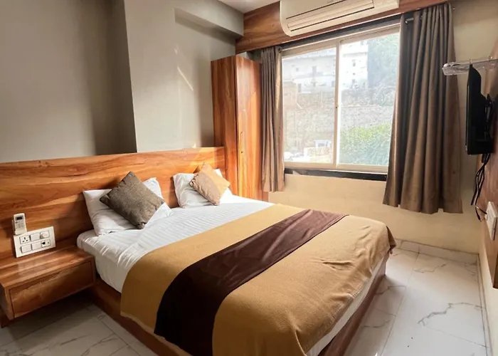 Bansuri Hotel - Opposite Shreenathji Temple Just80Mtr Walk L 1Min Away 966O9O1Oo6