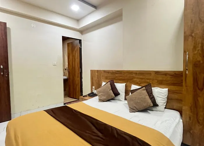 Bansuri Hotel - Opposite Shreenathji Temple Just80Mtr Walk L 1Min Away 966O9O1Oo6