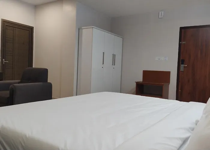 Gateway Airport Hotel