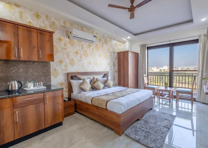 Hotel Gill Comfort Inn - Close To Medanta, Artemis And Fortis Hospital