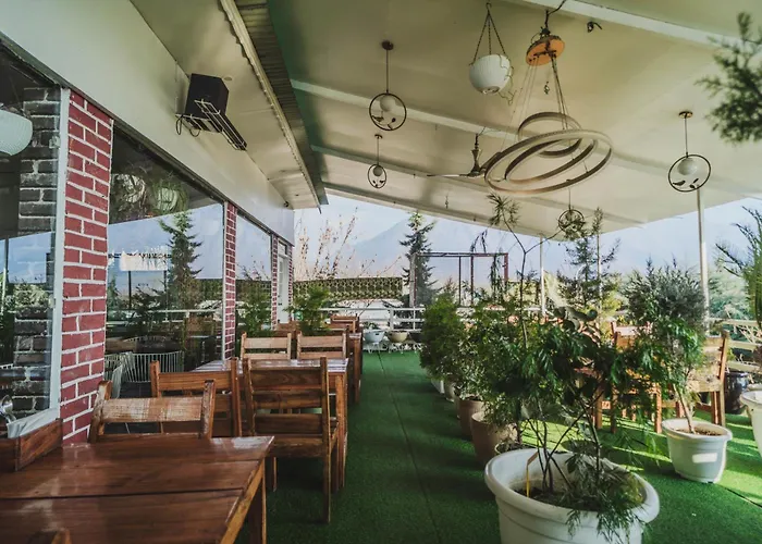 Dojee'S The Floral Home