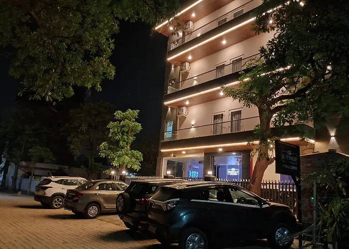 Emerald Suites