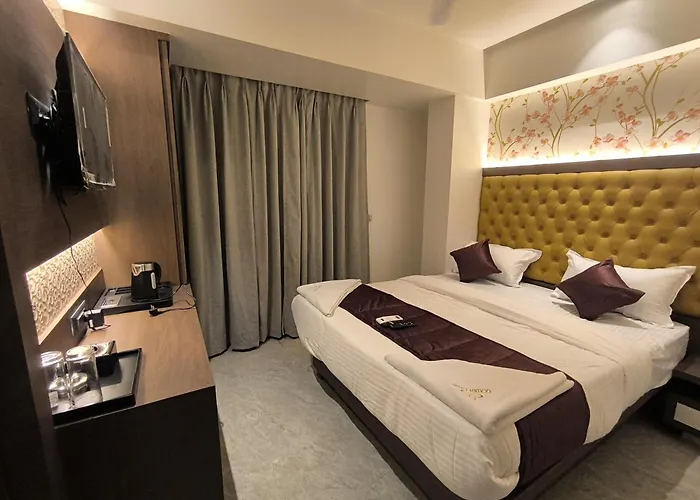 Golden Oasis Suites