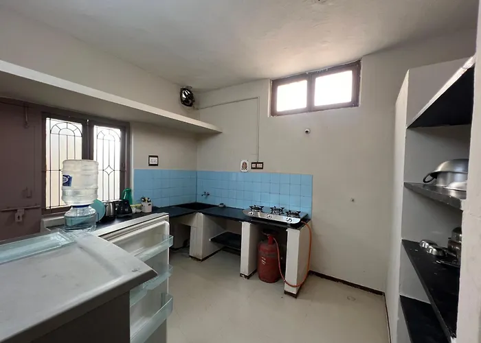 Ganga Family Stay - 2Bhk Near Ganga Hospital