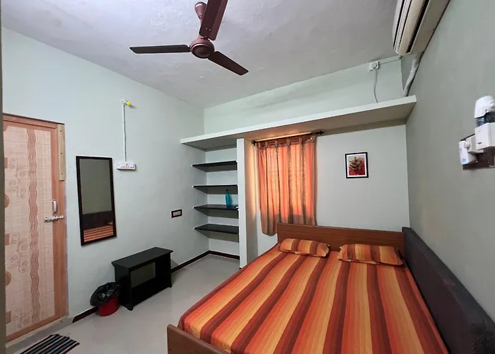 Ganga Family Stay - 2Bhk Near Ganga Hospital