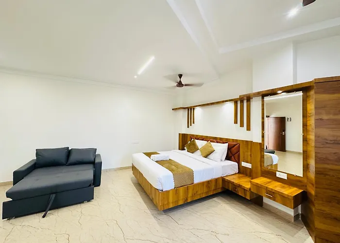 Shambhavi Hotel And Convention Centre
