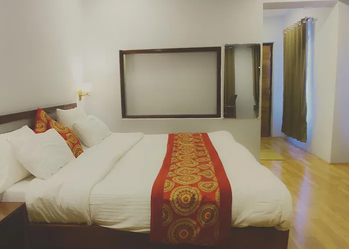 Hotel Apricot Inn Kargil