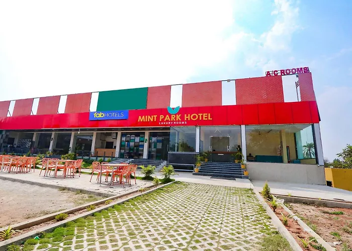 Fabhotel Mint Park - Nr Nmims College