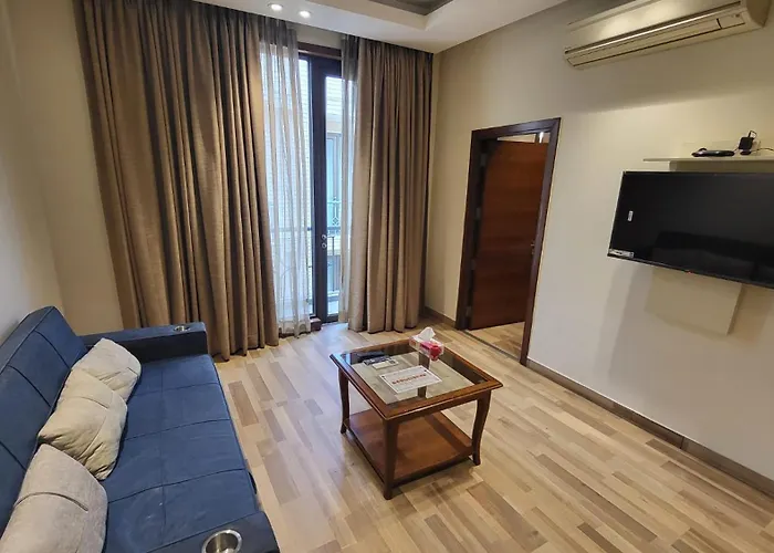 Uds Villa Scandinavian - Next To Vfs, Walking To Connaught Place