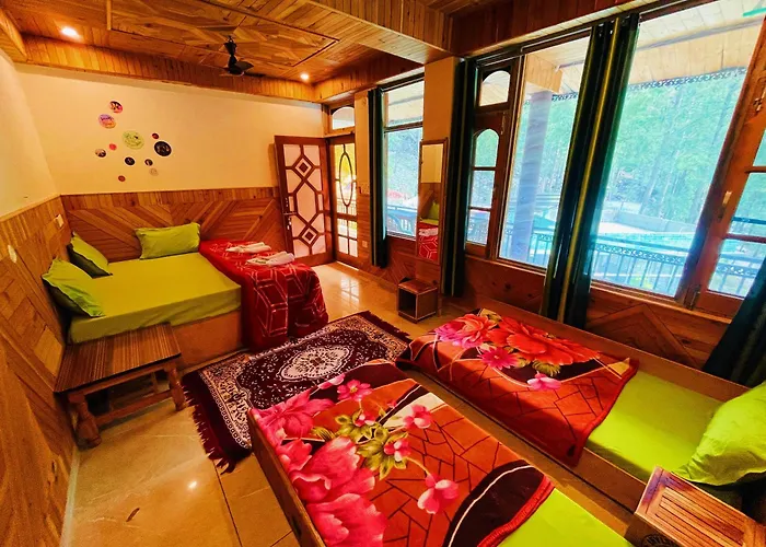 Chalo Chhalal Hotel & Cafe