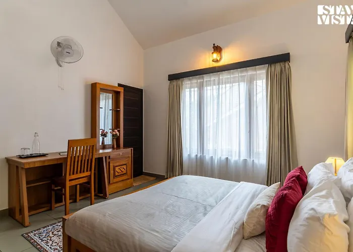 Stayvista'S Lagoons Villa - Peruvannamuzhi - 4Bhk With Pet Friendly & Sports Turf