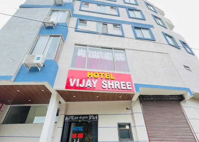 Hotel Shree Vijay I 966O9O1Oo6 Just 80Mtr From Shreenathji Temple 1Min Away By Sk