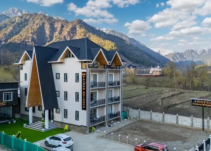 Hotel Falcon Heights