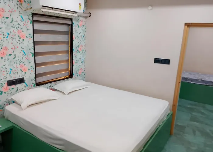 Swagan Home Stays Air Conditioned Deluxe One Bed Room Studio Apartment