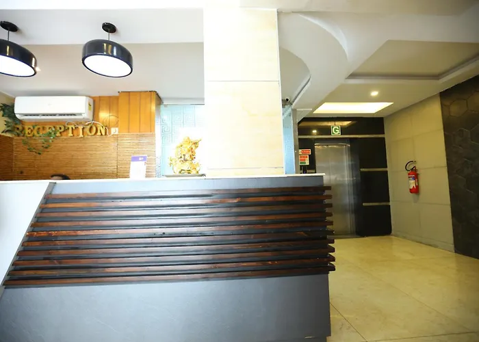 Hotel Starlight Chennai Near Dlf,L&T,Miot,Tradecenter,Ramachandra Medical Coll