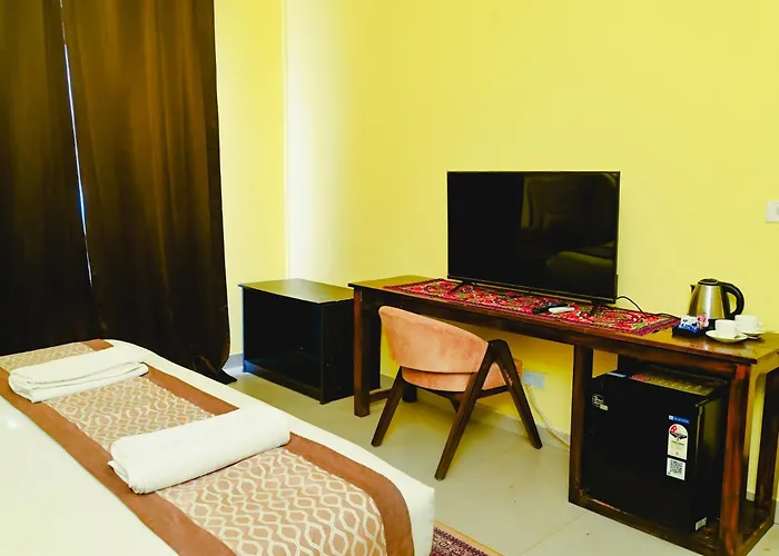 Jr High Sky Hotel Morjim