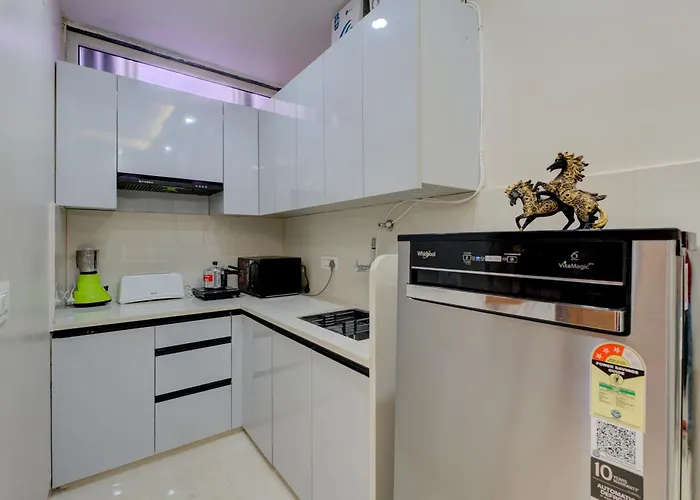 The Lodgers 1 Bhk Serviced Apartments Near Artemis Hospital Sector 52