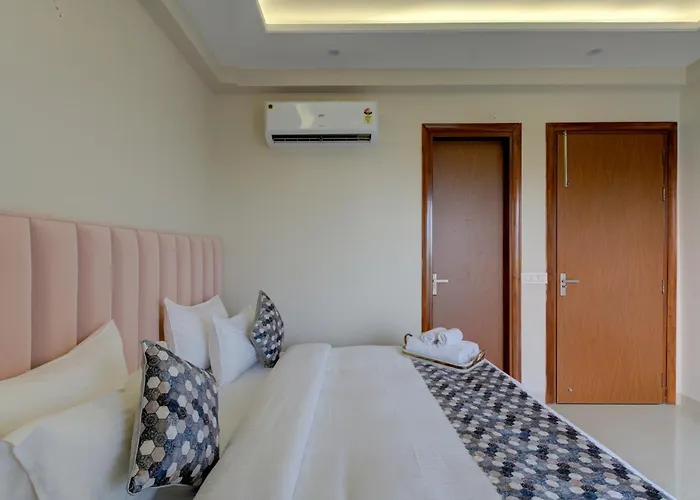 The Lodgers 1 Bhk Serviced Apartments Near Artemis Hospital Sector 52