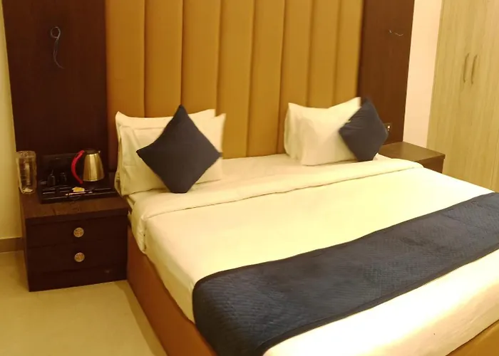 Hotel Grand Empire, Banquet, Swimming Pool With Taj View